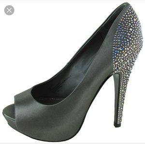 Brand new Steve Madden peep toe heels